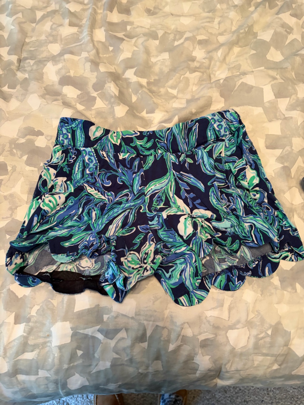 Lilly Pulitzer scalloped short